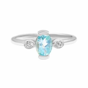 טבעת טופז-כחול 0.78 קראט, זהב-לבן 14 קראט, משובצת יהלומים