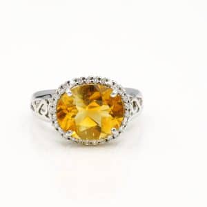 טבעת סיטרין 4.01 קראט, זהב-לבן 18 קראט, משובצת יהלומים